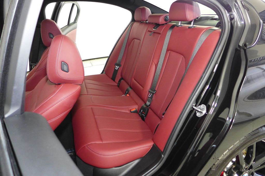 Thumbnail: 2024 BMW 3 Series - 21