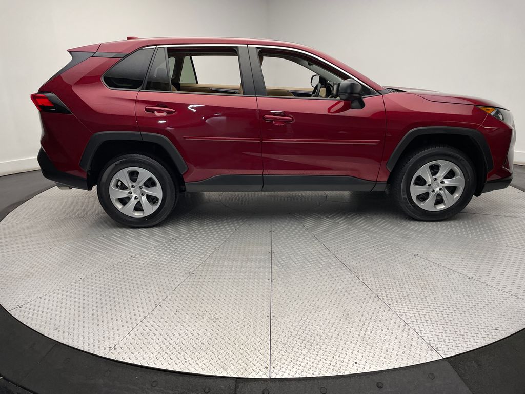 2022 Toyota RAV4 LE 4