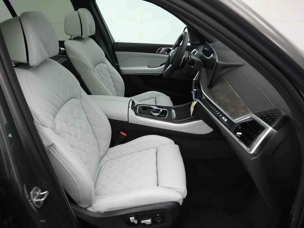 Thumbnail: 2026 BMW X5 - 21