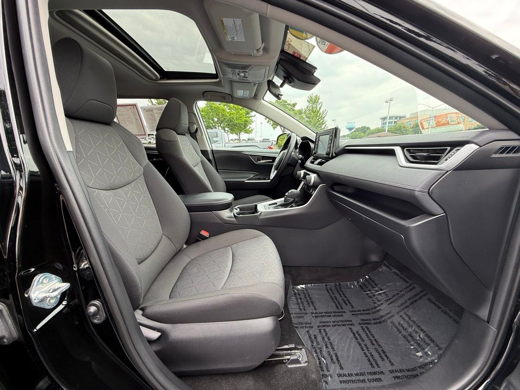 Thumbnail: 2021 Toyota RAV4 - 23