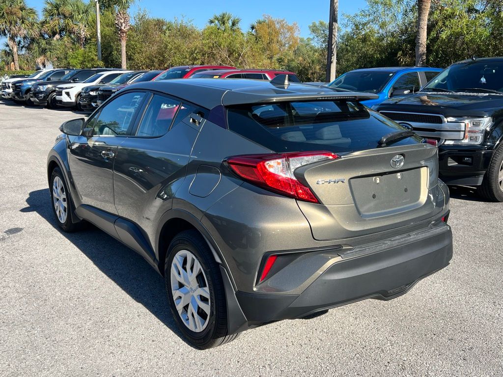 2021 Toyota C-HR LE 4