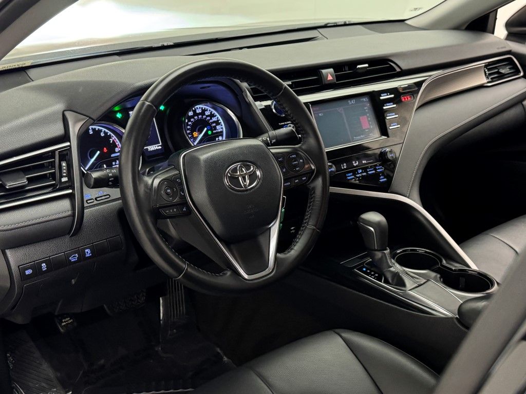 2019 Toyota Camry SE 19