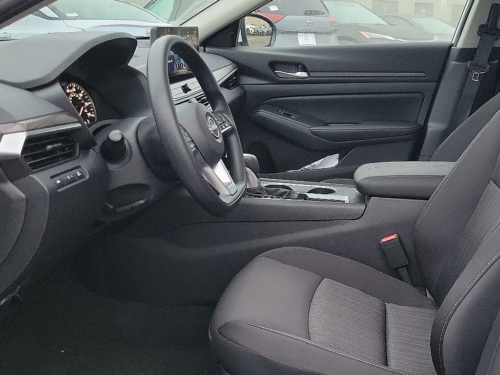 Thumbnail: 2025 Nissan Altima - 8