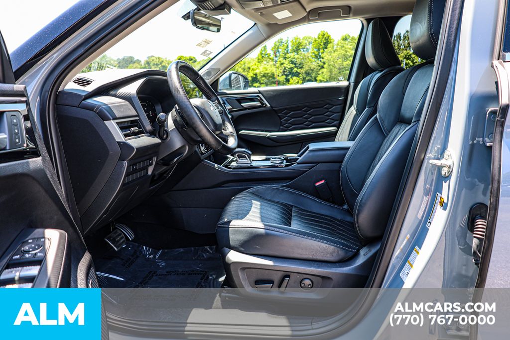Used 2025 Silver Mitsubishi SEL/MT Certified/7 Seats image 18