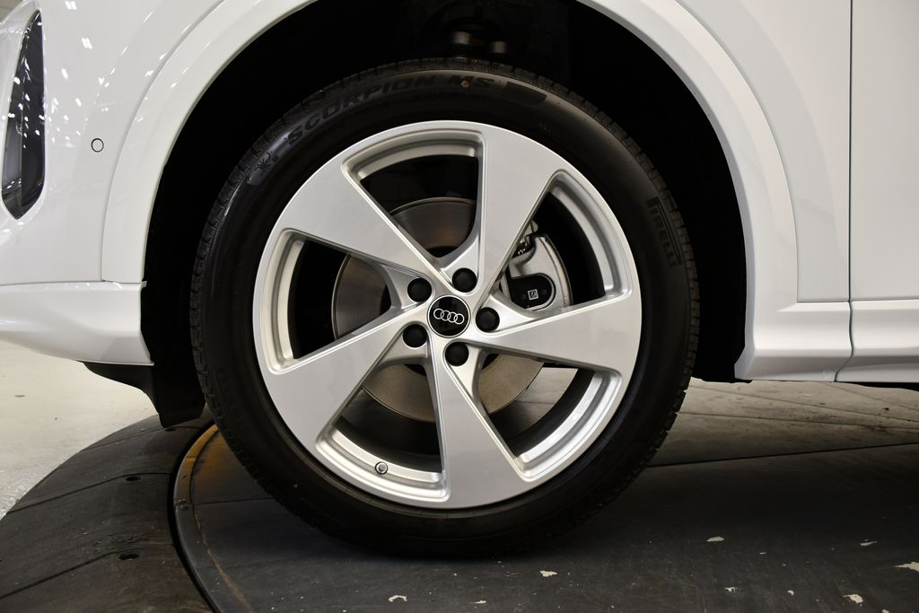 Thumbnail: 2025 Audi Q5 - 13