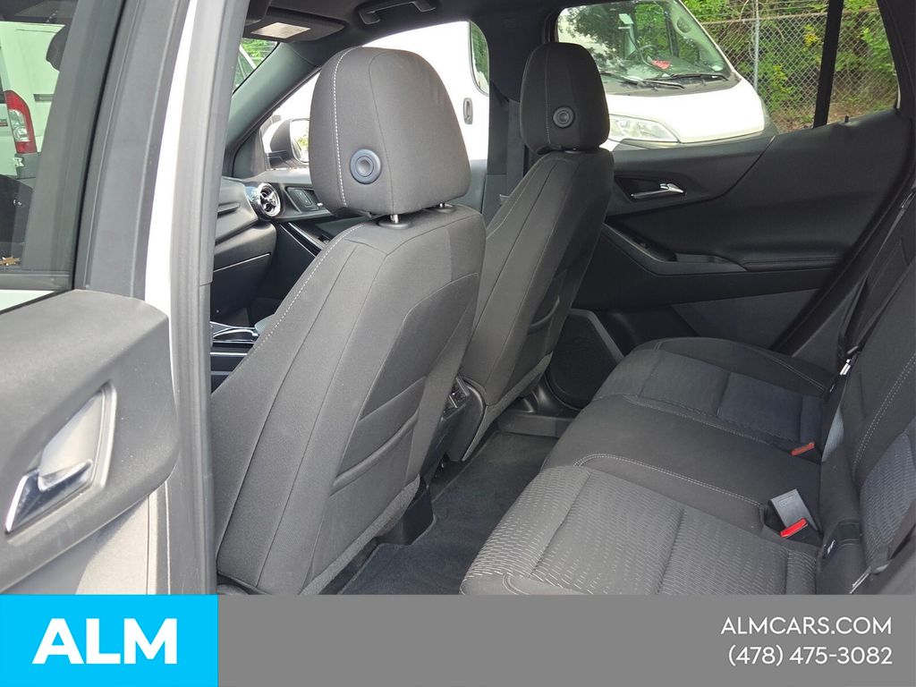 Used 2025 White Chevrolet LT image 7