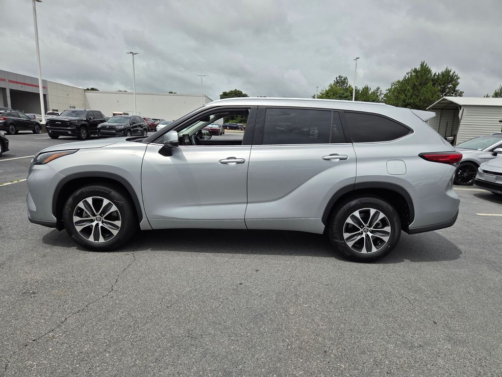 Used 2022 Toyota Highlander Hybrid SUV