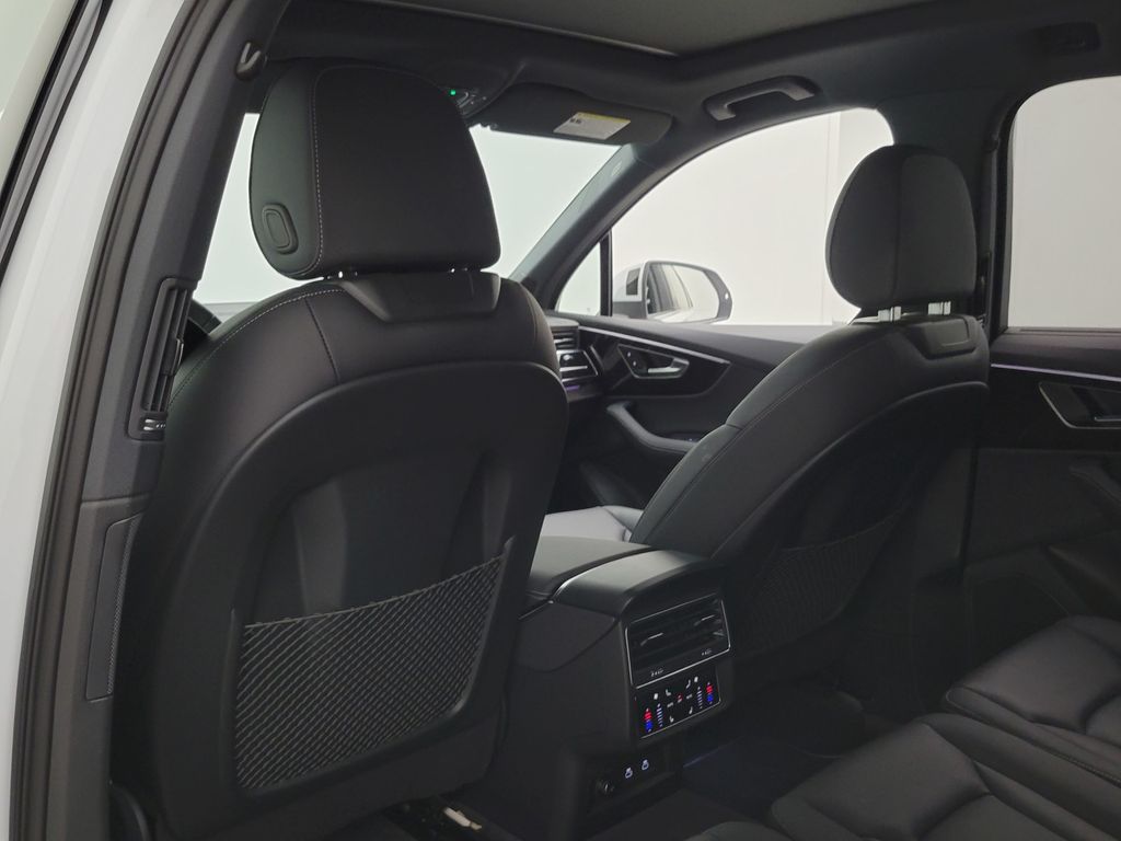 Thumbnail: 2026 Audi Q7 - 25