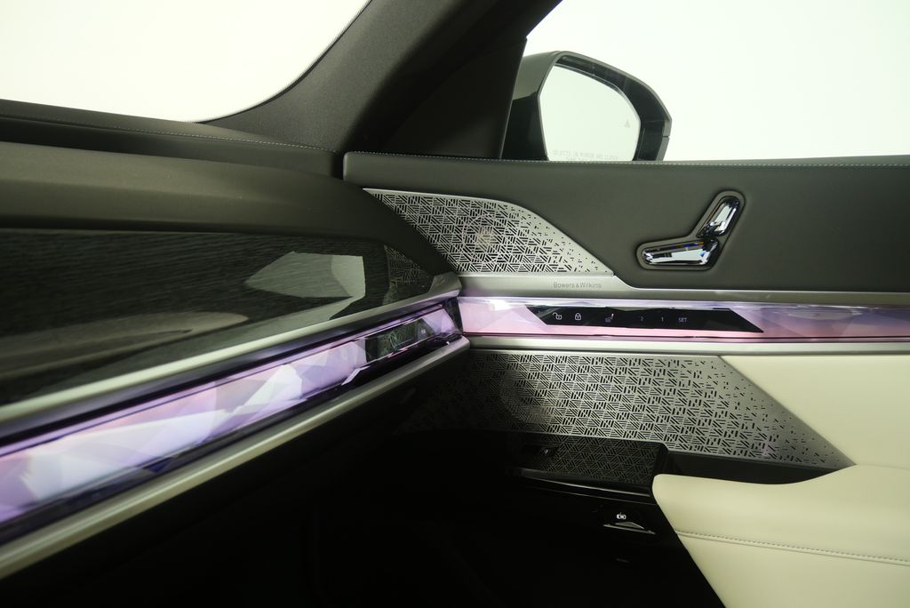 Thumbnail: 2023 BMW 7 Series - 29