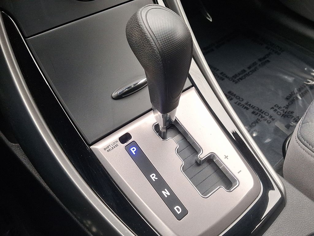 Thumbnail: 2013 Hyundai Elantra - 14