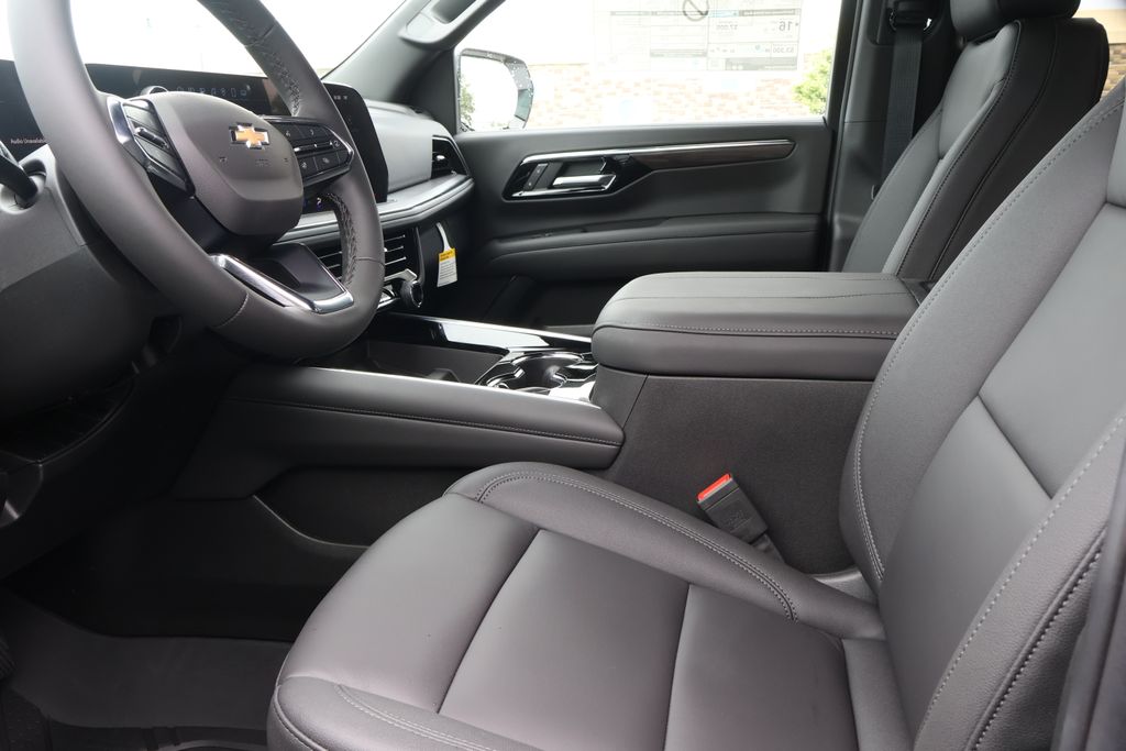 2025 Chevrolet Suburban LT 13