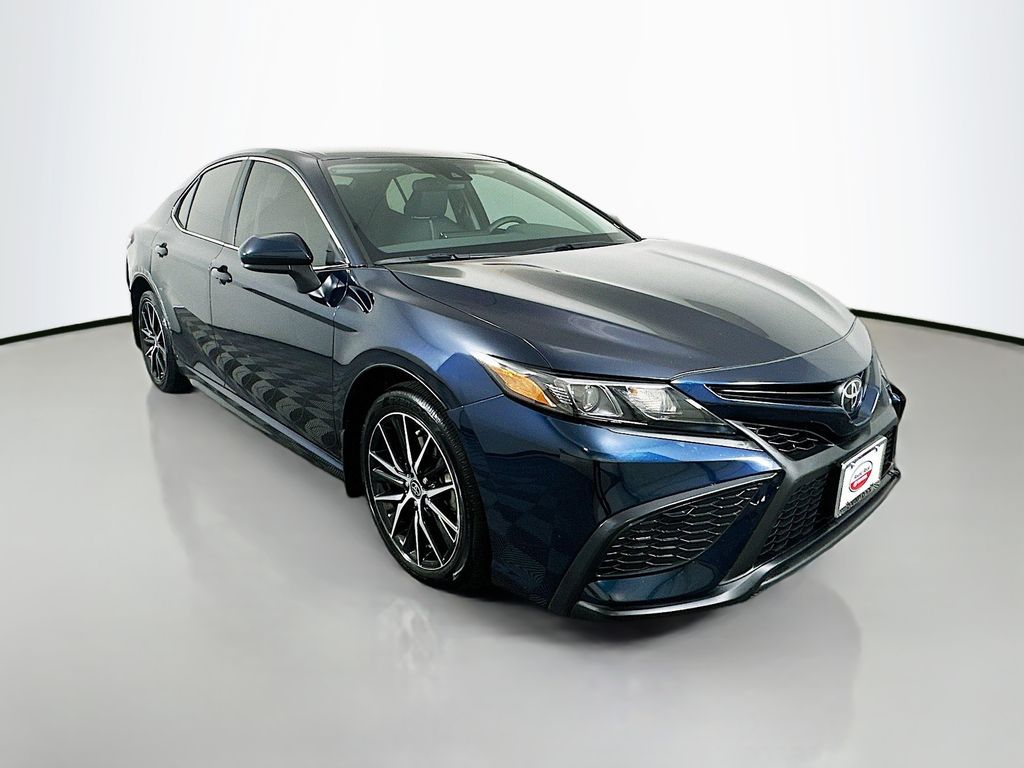 2021 Toyota Camry SE 3