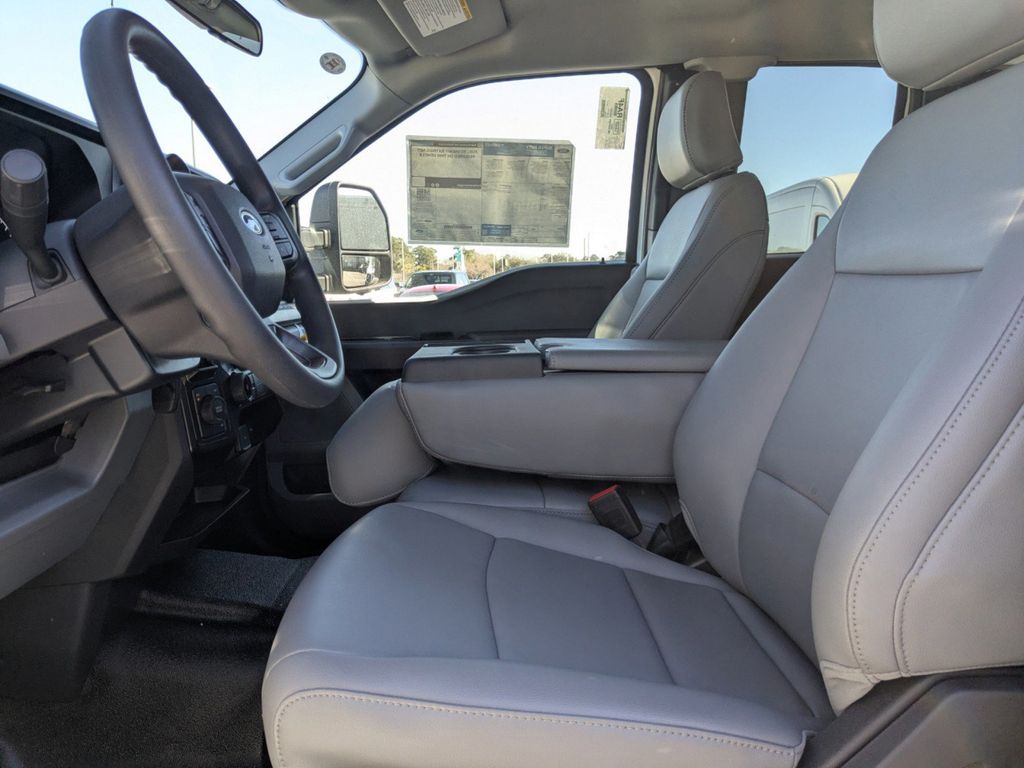 2025 Ford F-450 Chassis XL