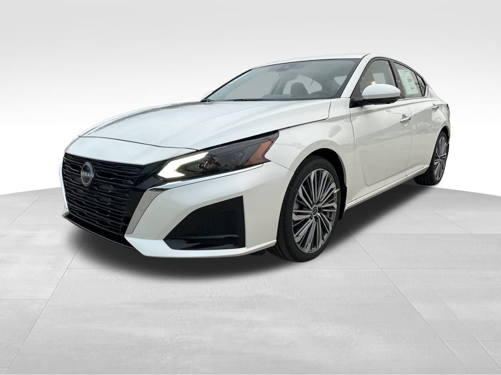2025 Pearl White Tricoat Nissan Altima 2.5 SL FWD Sedan