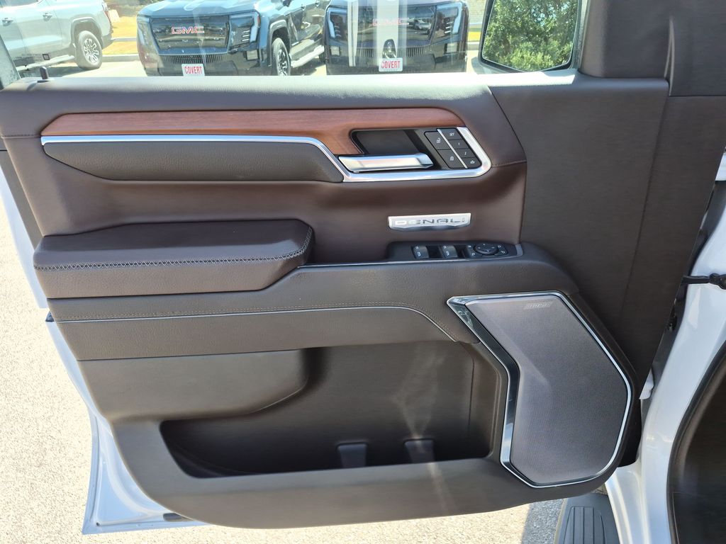 Used 2023 White GMC Denali image 21