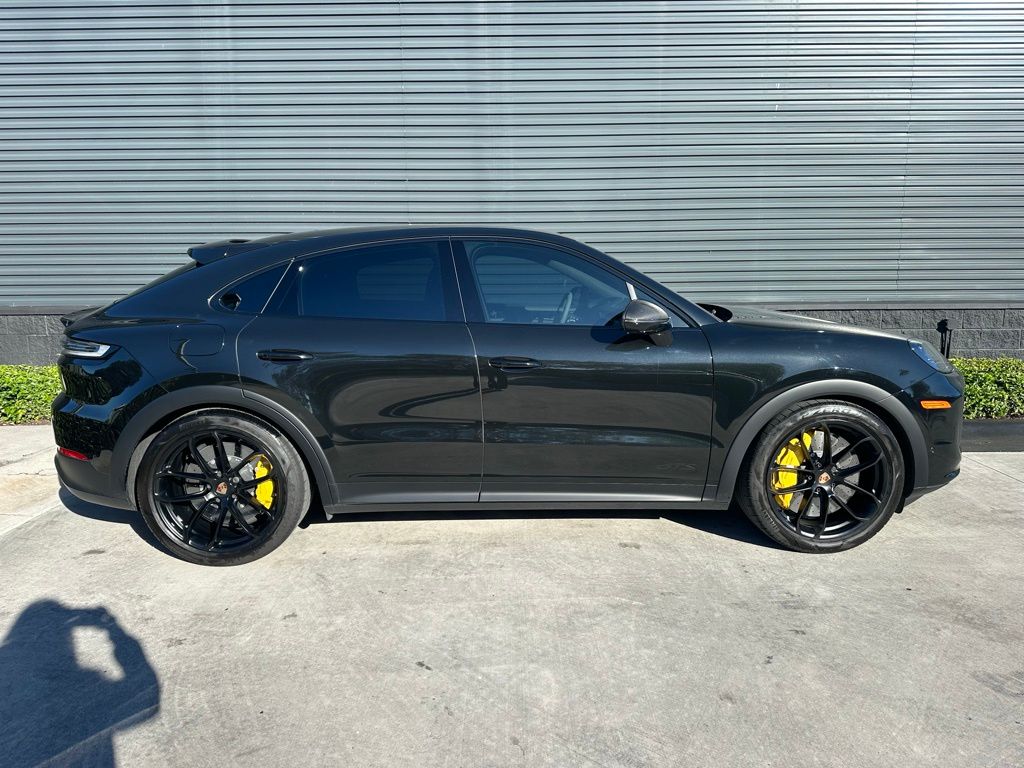 Thumbnail: 2025 Porsche  - 10