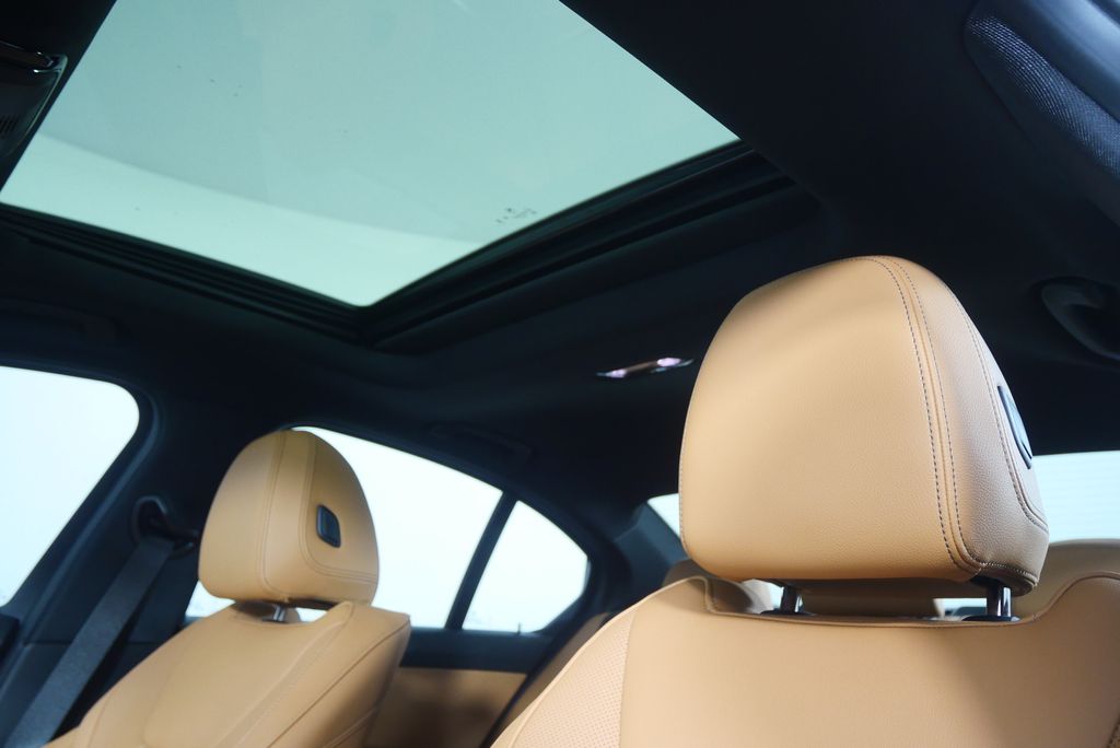 Thumbnail: 2026 BMW 3 Series - 12