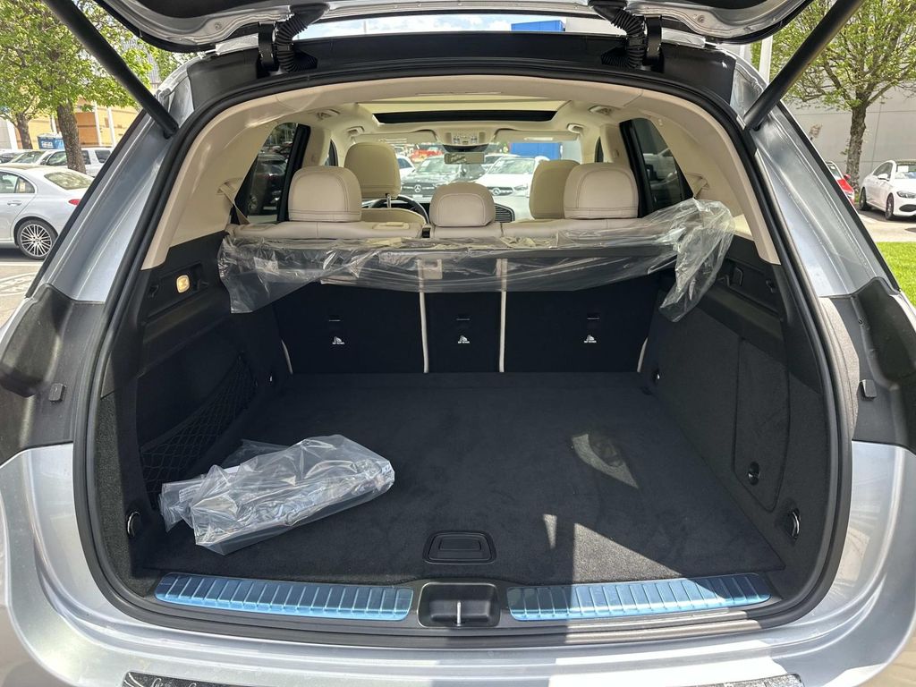 Thumbnail: 2026 Mercedes-Benz GLE - 14