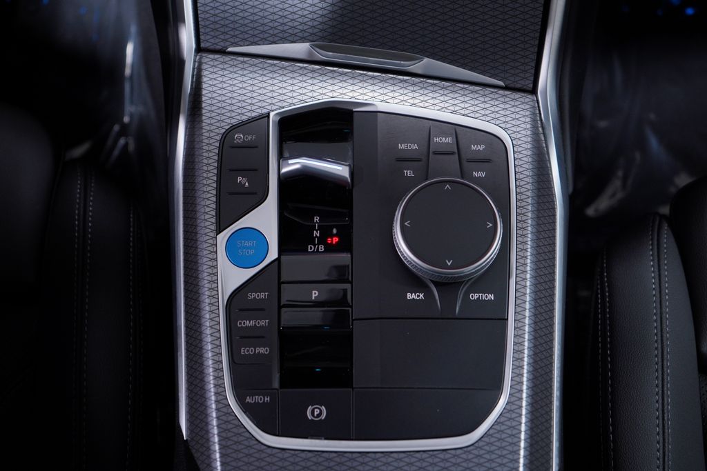 Thumbnail: 2025 BMW i4 - 14