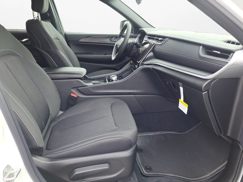 New Car 2025 Jeep Grand Cherokee  Laredo X For Sale Under $35,000 In Austin, Texas