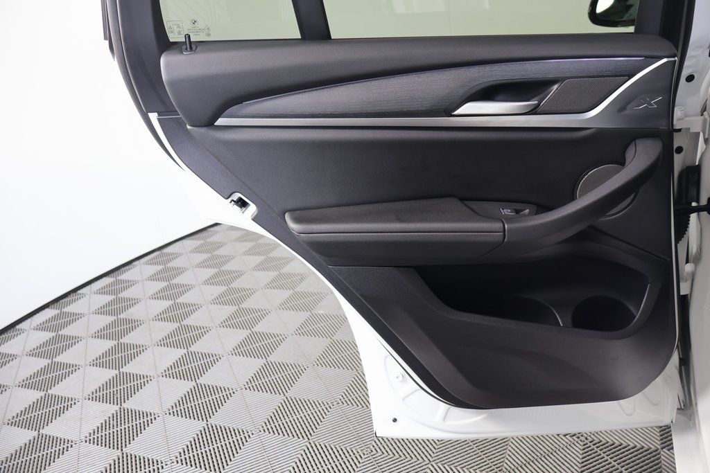 Thumbnail: 2024 BMW X4 - 13