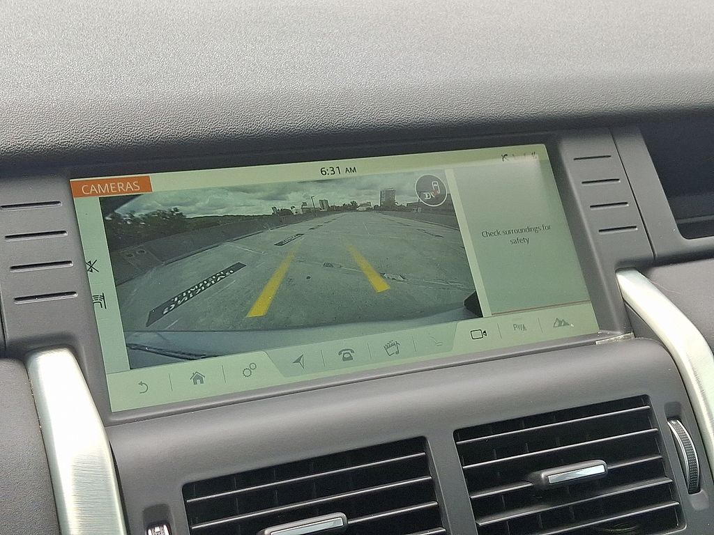 Thumbnail: 2018 Land Rover Discovery Sport - 10