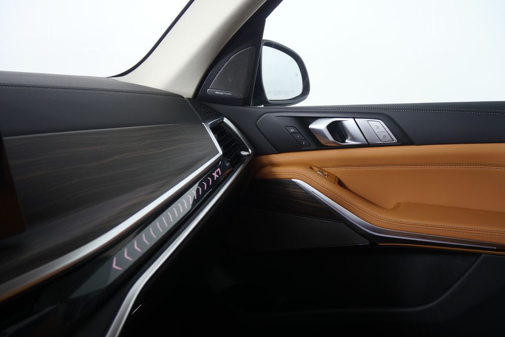 Thumbnail: 2026 BMW X7 - 26