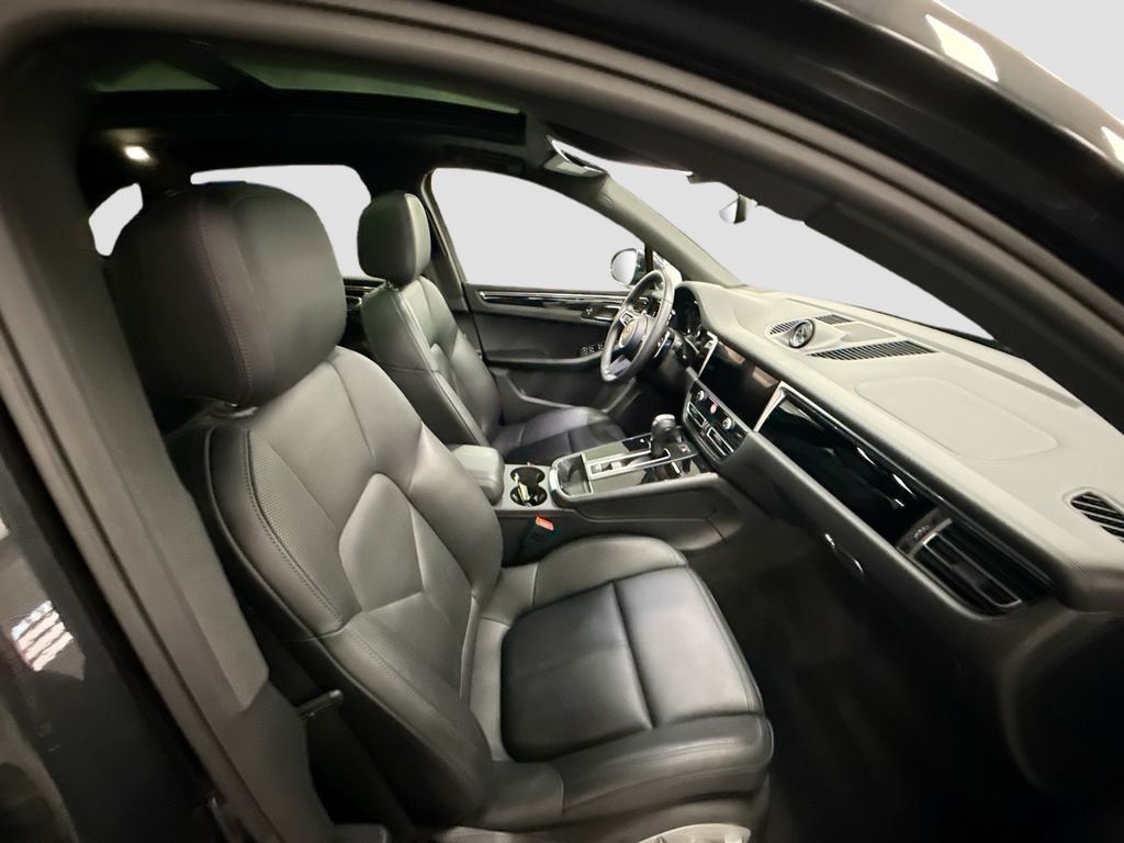 Thumbnail: 2025 Porsche Macan - 21