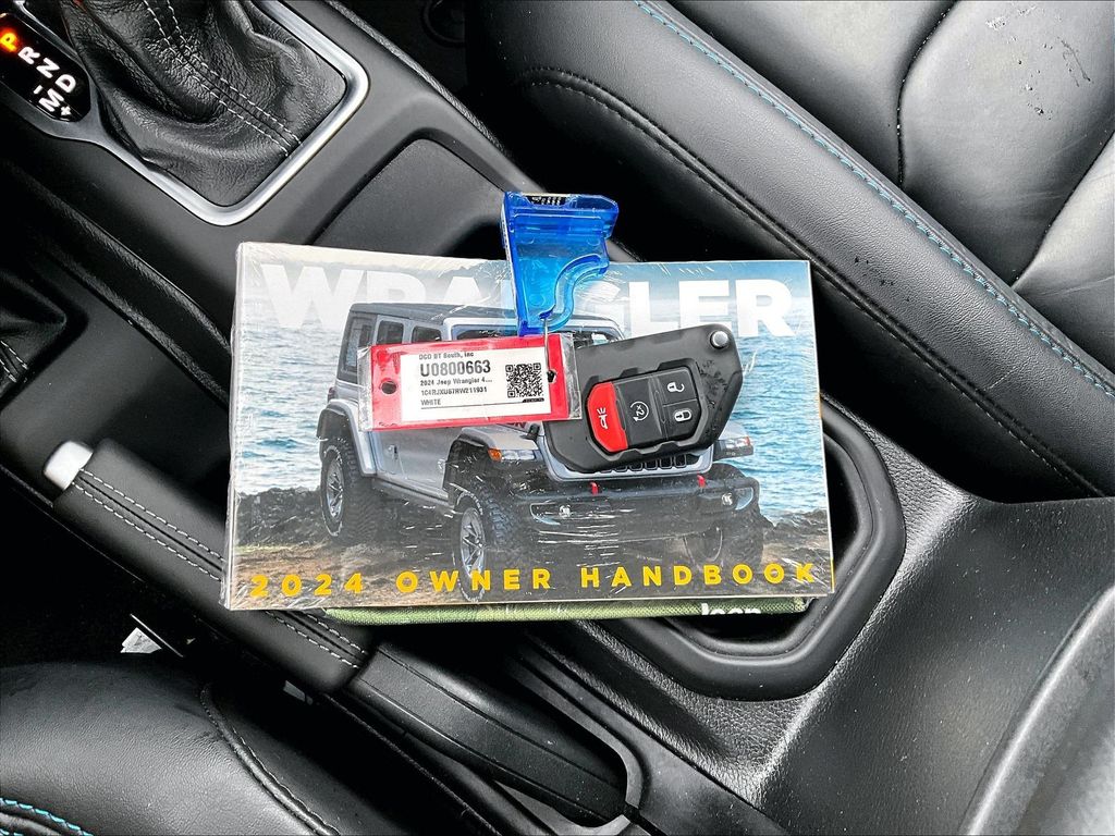 2024 Jeep Wrangler — photo 31