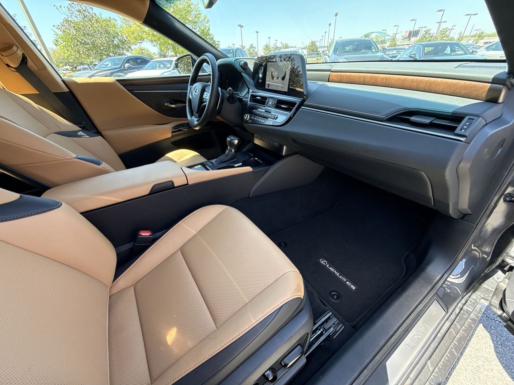 Thumbnail: 2025 Lexus ES - 15
