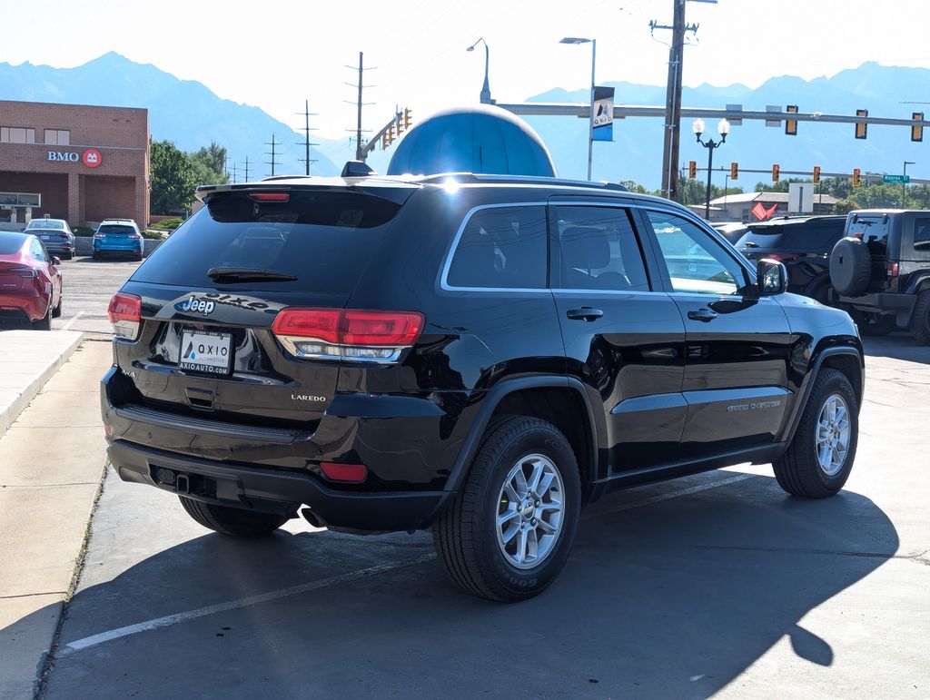 2019 Jeep Grand Cherokee Laredo E 4