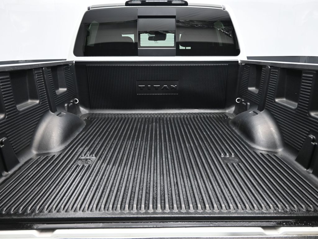 2024 Nissan Titan SV