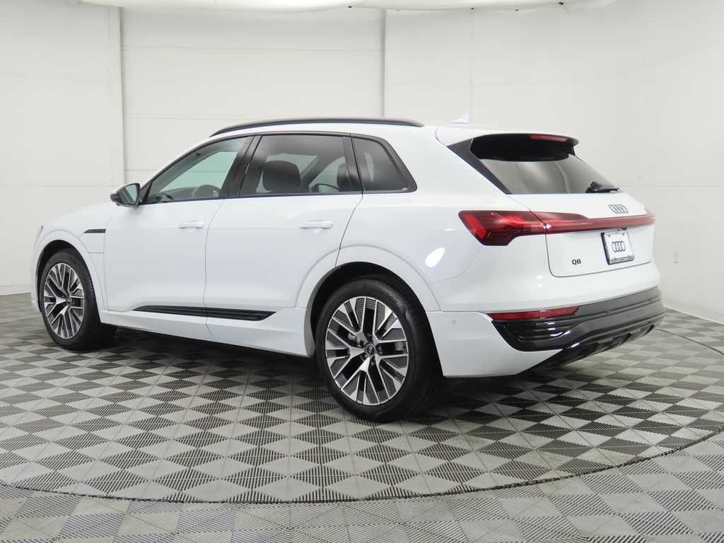 Thumbnail: 2024 Audi Q8 e-tron - 7