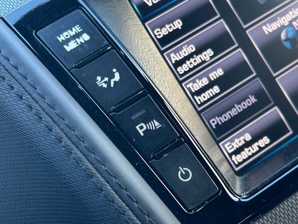 Used 2014  Jaguar S image 38