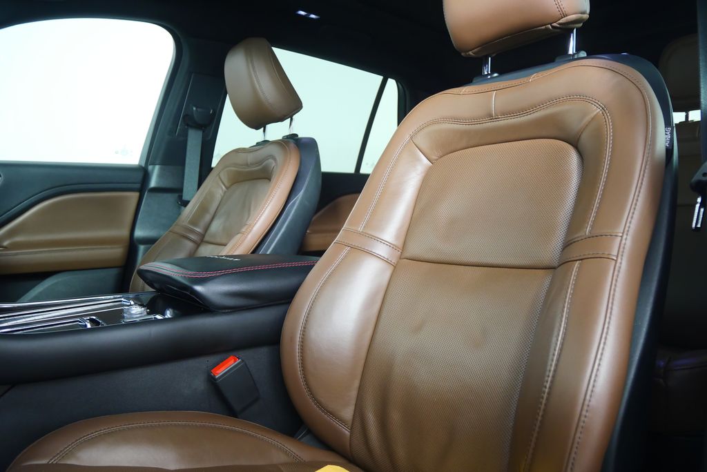 Thumbnail: 2022 Lincoln Aviator - 11