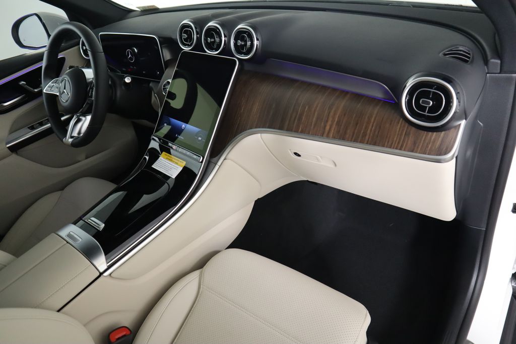 Thumbnail: 2025 Mercedes-Benz GLC - 17