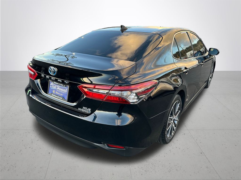 2022 Toyota Camry Hybrid XLE