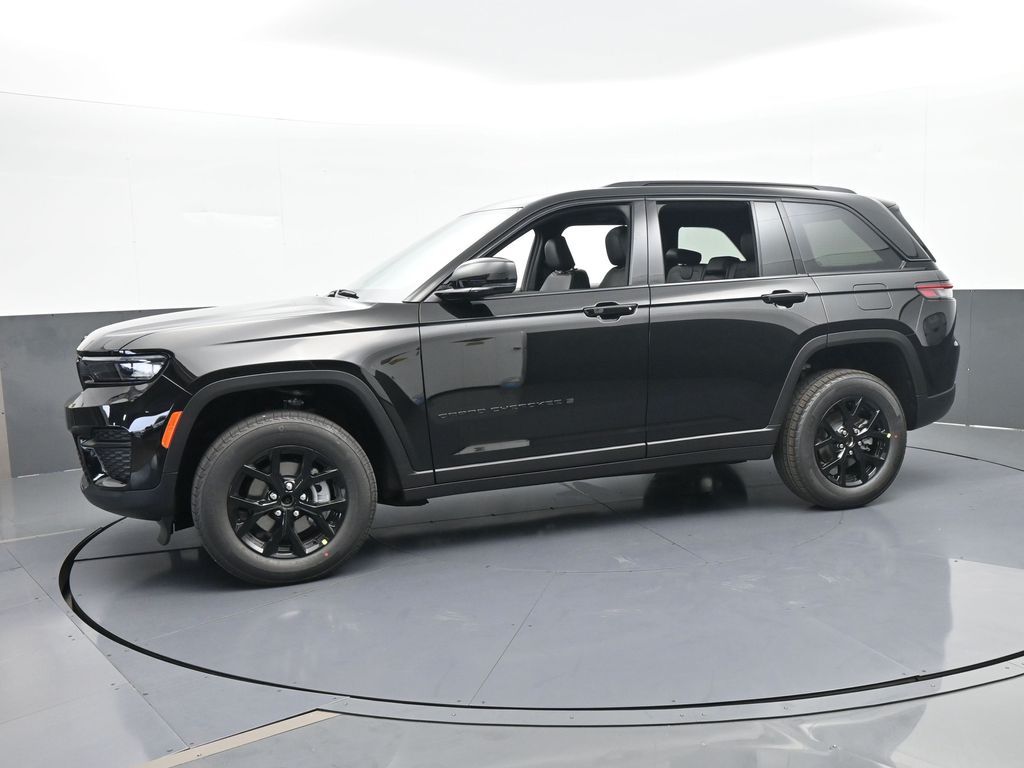 New 2025 Diamond Black Crystal Pearlcoat Jeep Laredo image 2