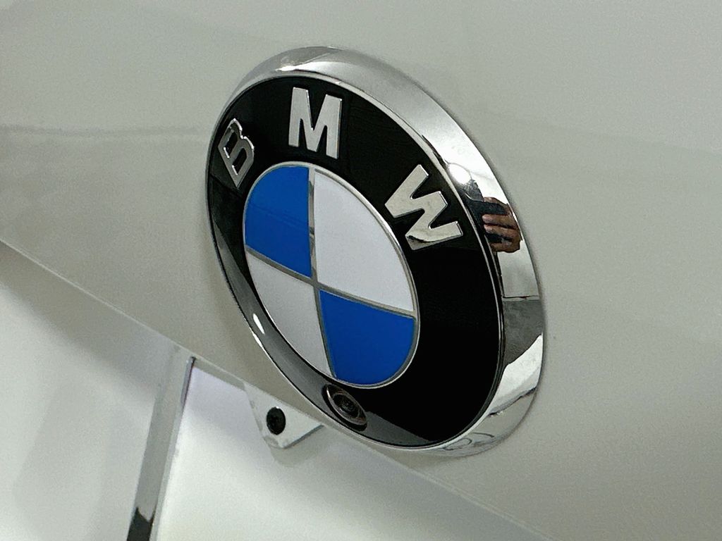 Thumbnail: 2026 BMW i4 - 22