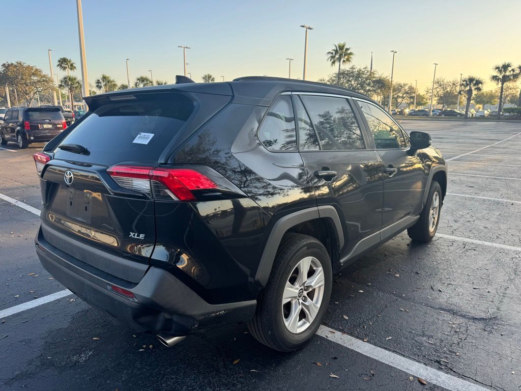 2021 Toyota RAV4 XLE 5