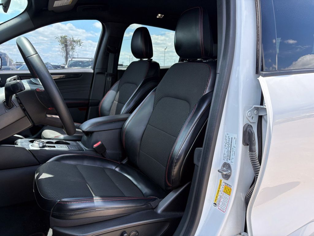 2023 Ford Escape ST-Line - 10