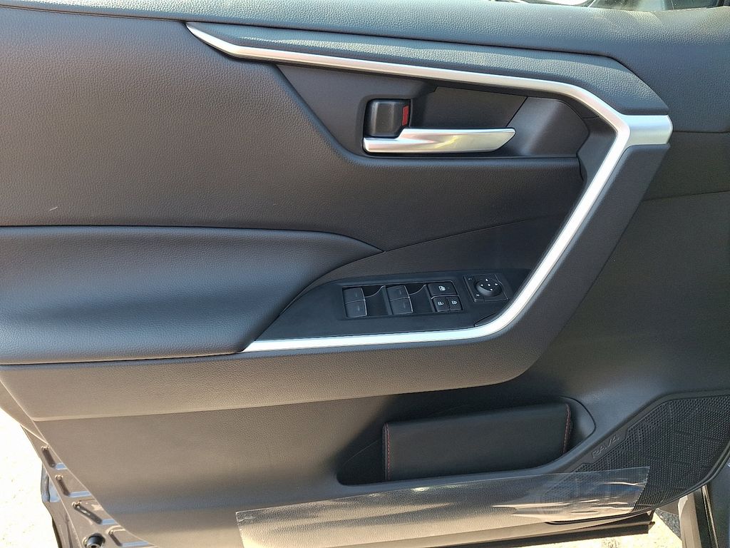 Thumbnail: 2025 Toyota RAV4 - 8