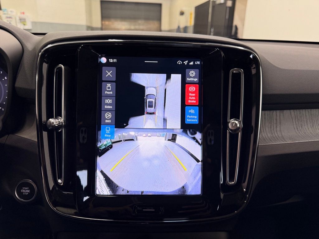 Thumbnail: 2026 Volvo XC40 - 15