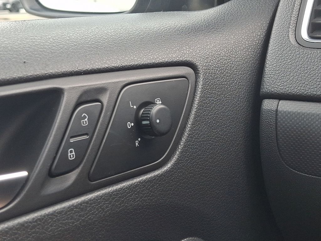 Thumbnail: 2012 Volkswagen Jetta - 23