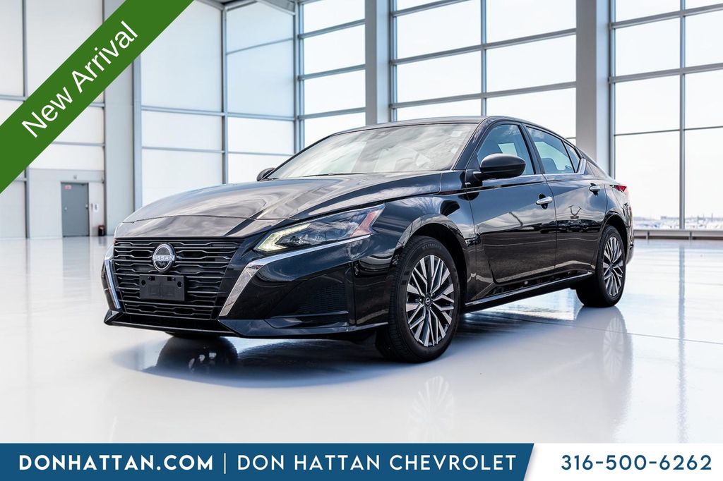 Super Black Clearcoat 2025 Nissan Altima Sedan All-Wheel Drive Continuously Variable Transmission