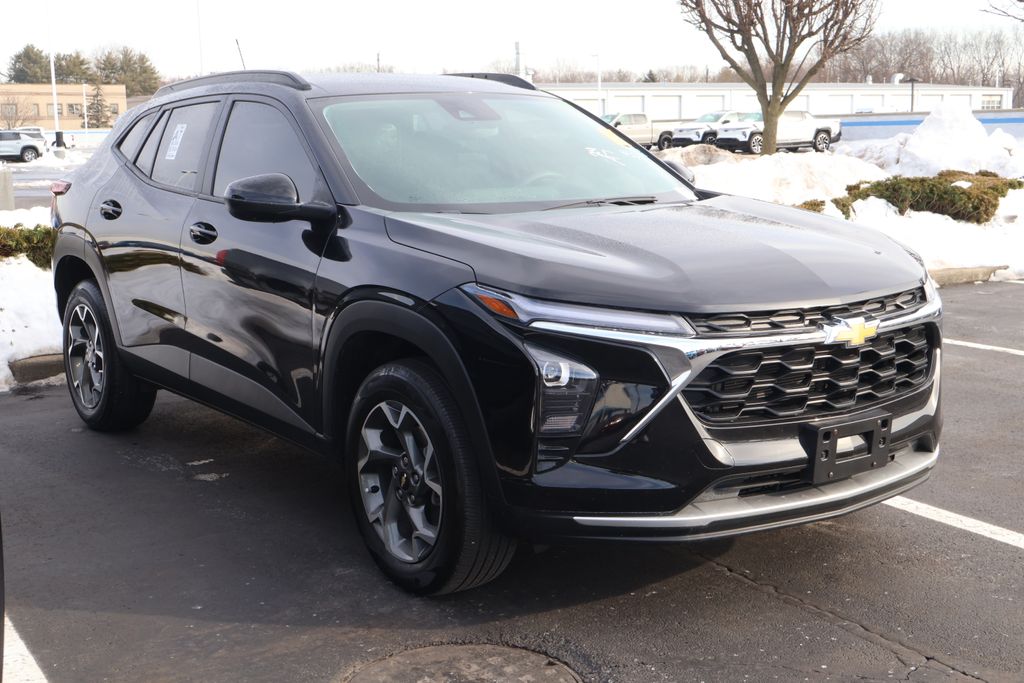 Thumbnail: 2024 Chevrolet Trax - 4