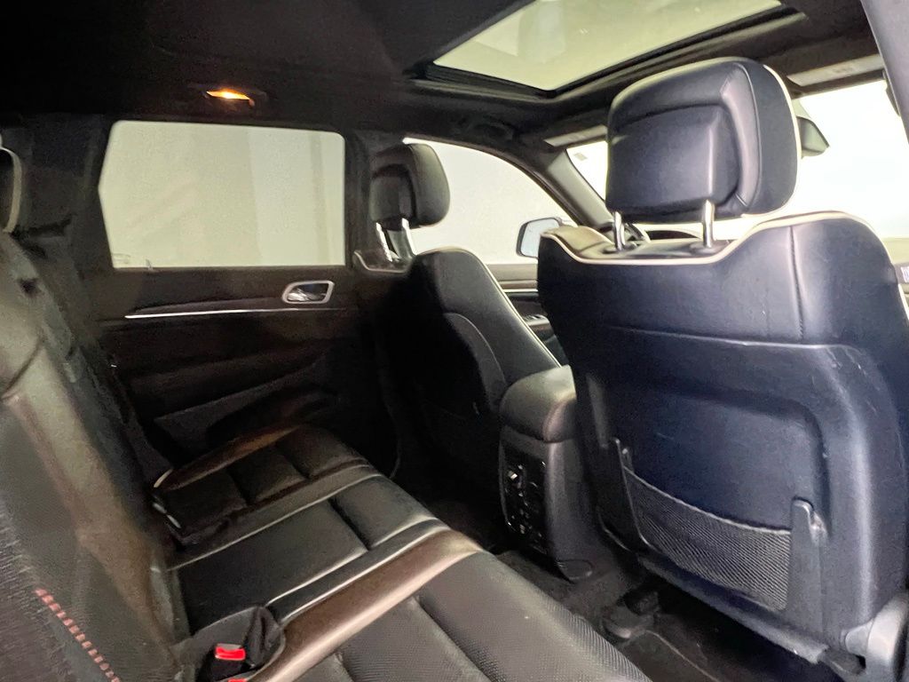 Thumbnail: 2015 Jeep Grand Cherokee - 8