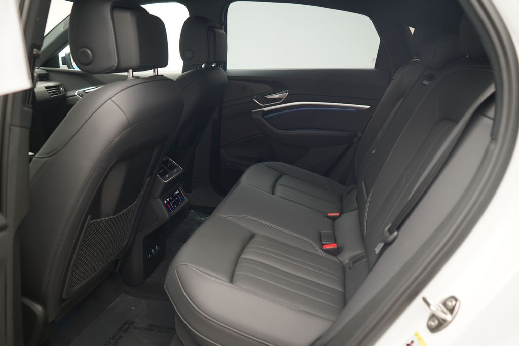 Thumbnail: 2024 Audi Q8 e-tron - 7