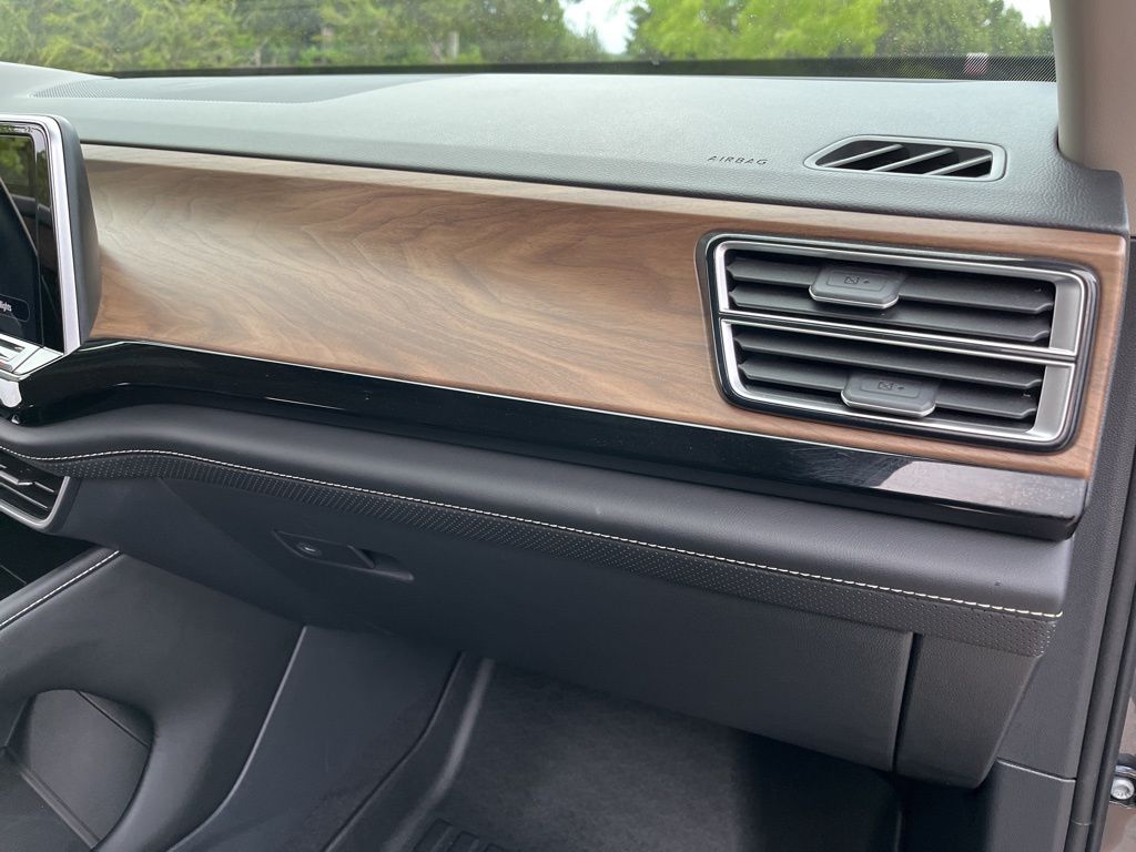 2024 Volkswagen Atlas SE 30
