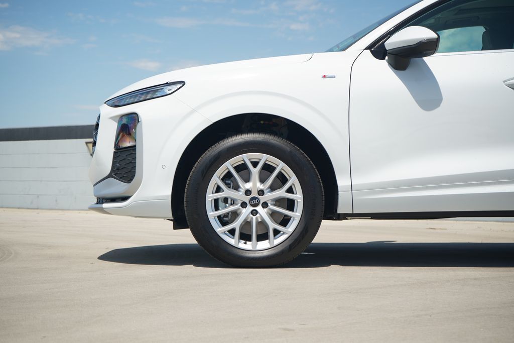 Thumbnail: 2026 Audi Q3 - 2